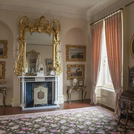 Clonalis House - Pensión 3*